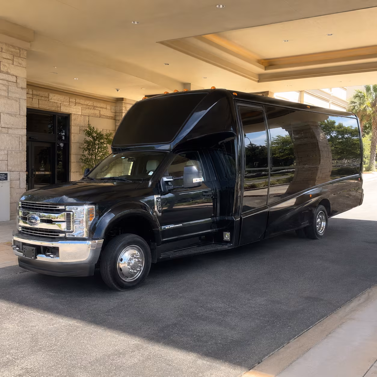 18 Passenger Party Bus Exterior