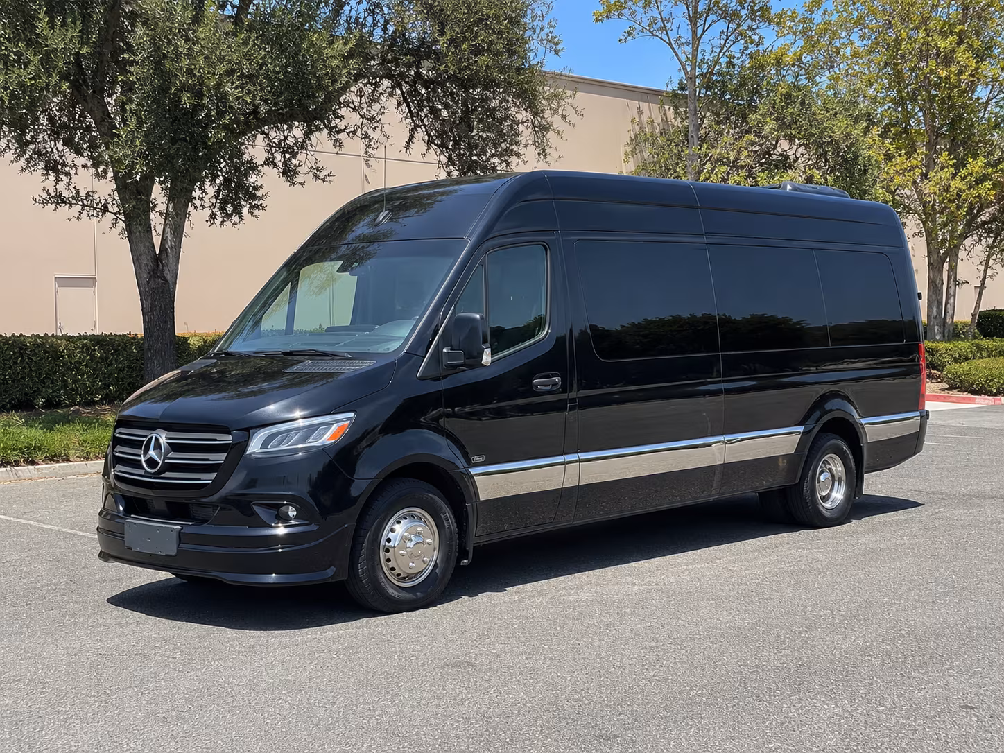 Newport News Airport Shuttle & Transportation party bus exterior