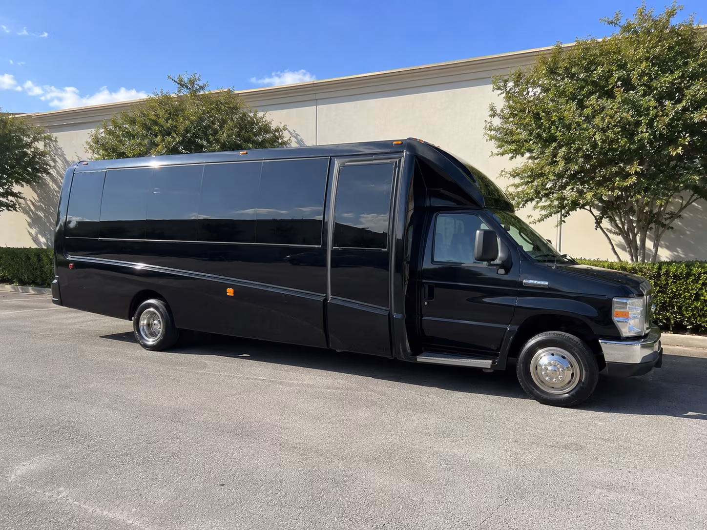 Suffolk Winery Tour & Pub Crawl Transportation